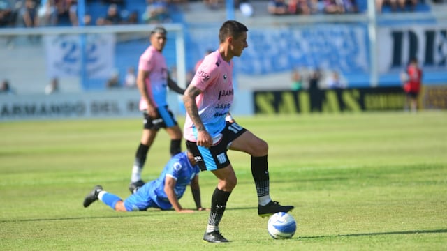 Racnig, con equipo alternativo y camiseta también por el Día de la Madre, empató con Gimnasia y Tiro (Foto: Javier Ferreyra / La Voz).
