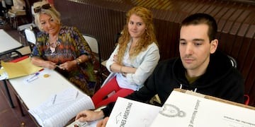 Pasadas las 8 de la mañana de este domingo comenzó el balotaje para definir quién será el próximo Presidente de Argentina. Hay 35 millones de personas habilitadas para votar entre el candidato de Unión por la Patria, Sergio Massa, y el de La Libertad Avanza (LLA), Javier Milei.
Escuela Patricias Mendocinas
Foto: Orlando Pelichotti