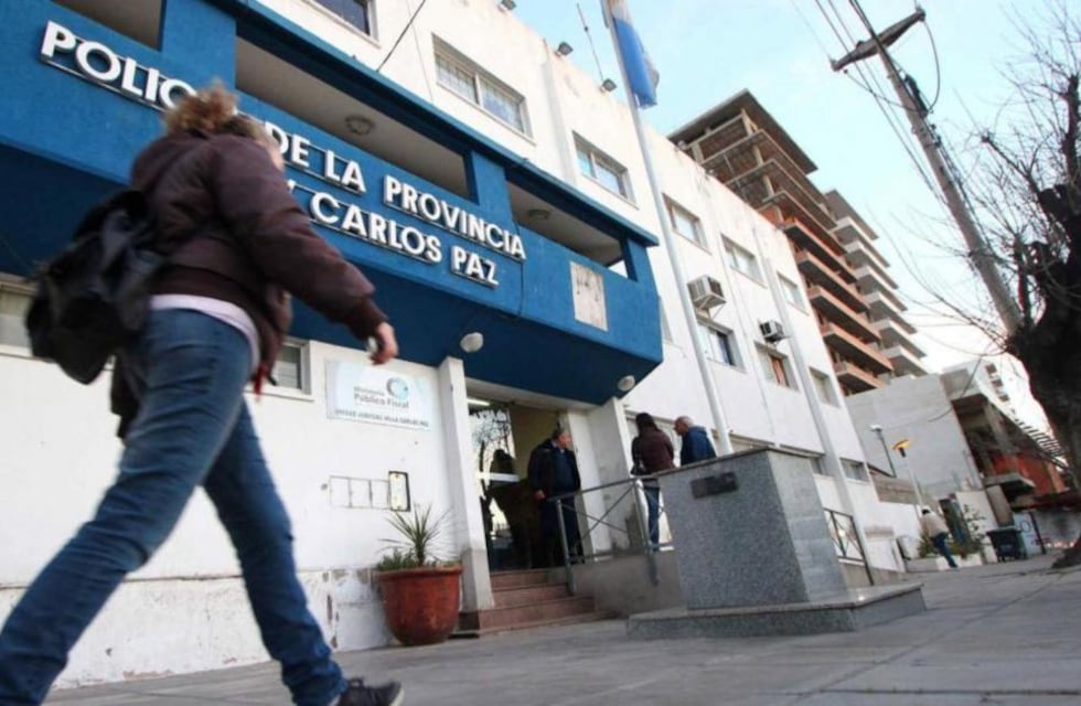 Detuvieron a dos menores por robar en una tienda de ropa en el centro de Carlos Paz