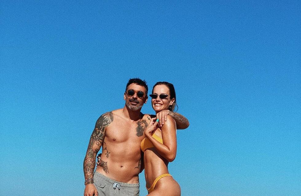 La novia de Ezequiel Lavezzi se puso la camiseta de Rosario Central
