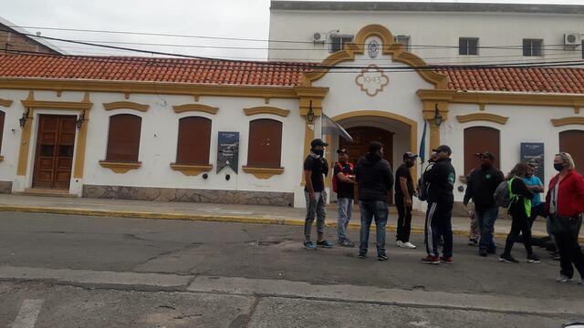 Corte de calles y Municipalidad cerrada