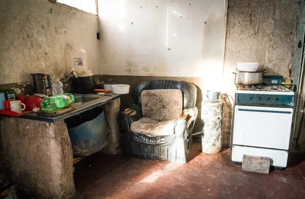 Cinco familias de Las Heras ocuparon escuelas abandonadas para vivir bajo un techo