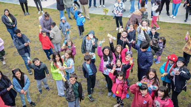 Cientos de familias participaron de la tradicional búsqueda de huevos de chocolate