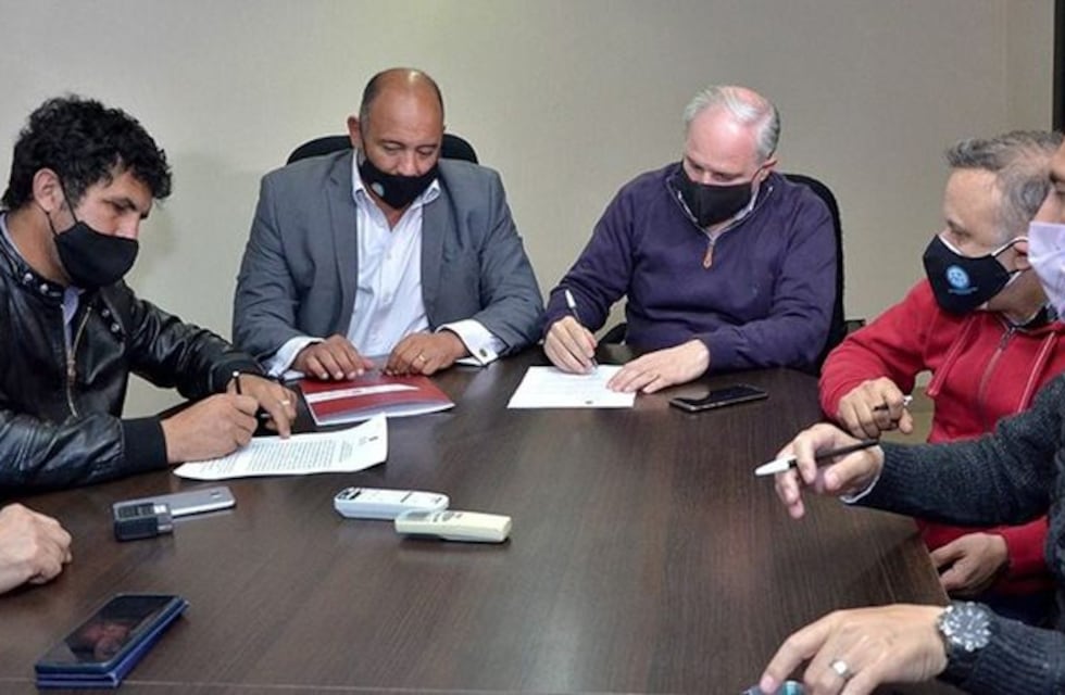 Docentes llegaron a un acuerdo salarial con el Gobierno provincial