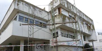 Inició la obra para pintar e iluminar el edificio del Registro Civil