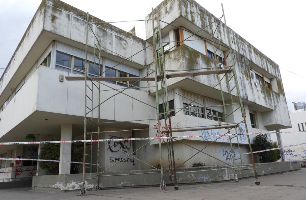 Inició la obra para pintar e iluminar el edificio del Registro Civil