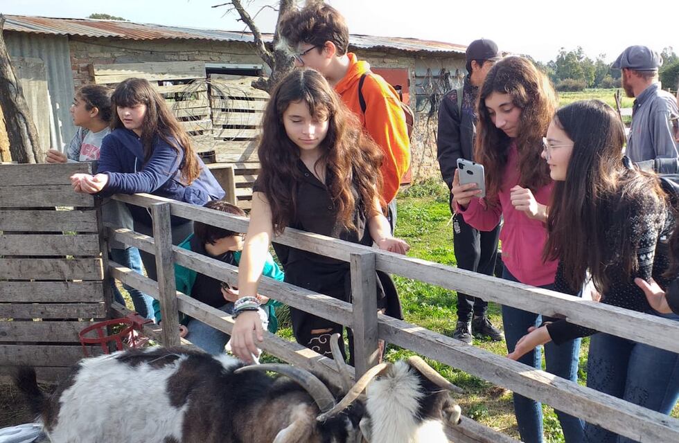 Alumnos de la Escuela Secundaria Nº 6 de Tres Arroyos visitaron la Granja Educativa “El Hornero”