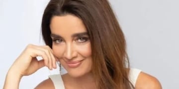 El destape de Verónica Varano: a los 59 años arrasó con un espectacular vestido mega escotado