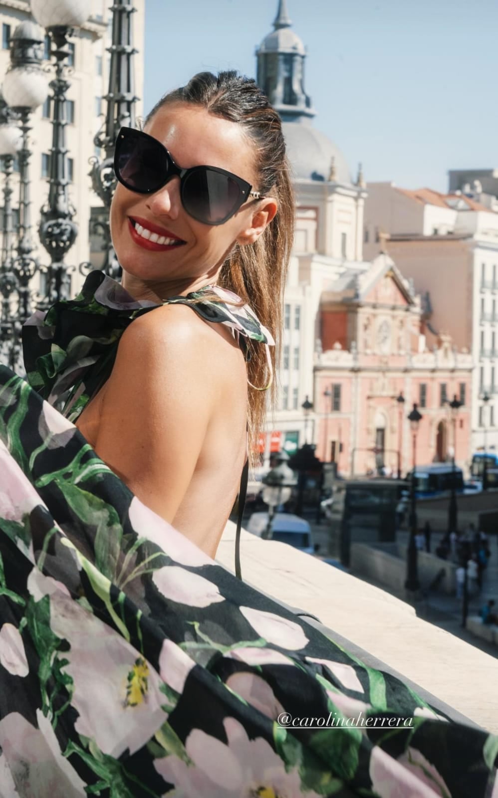 Desde Madrid, Pampita se consagró la reina de la primavera con un espectacular vestido largo y espalda al descubierto