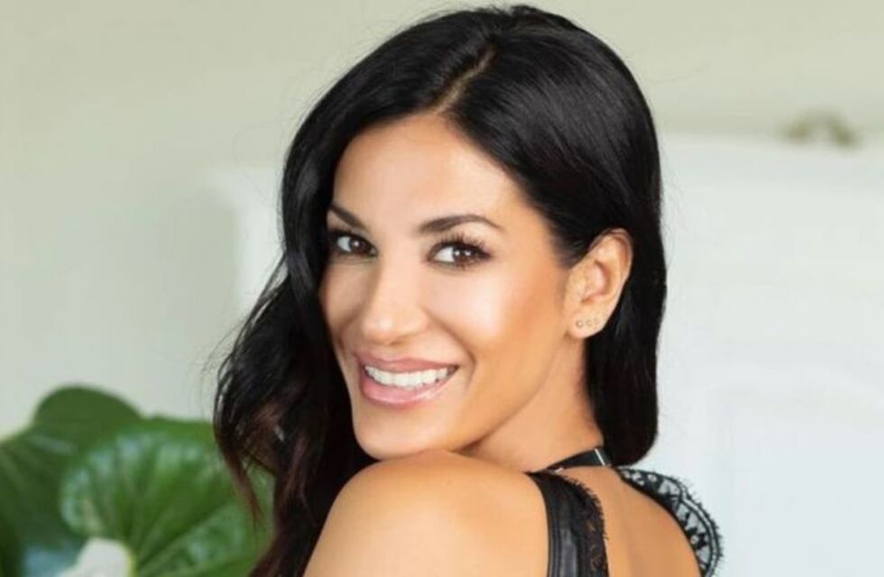 Silvina Escudero lució una microbikini de cuero negra y dejó suspirando a sus fans