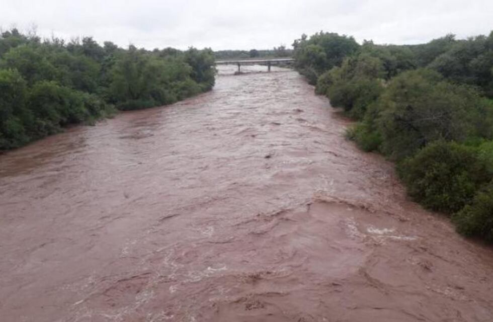 Por las intensas lluvias se produjeron anegamientos y problemas en diferentes rutas
