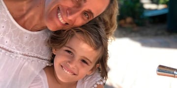 Stella junto a su mamá, Graciela Cattarossi.