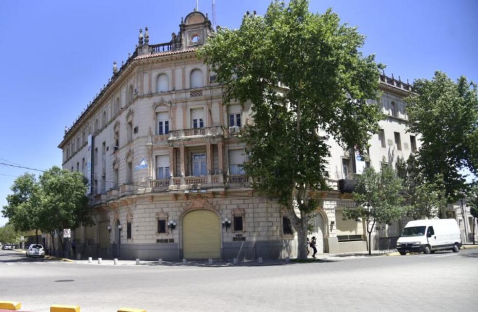 Escándalo en Córdoba: vecinos tomaron una sala de la Municipalidad de Villa María, con una sentada