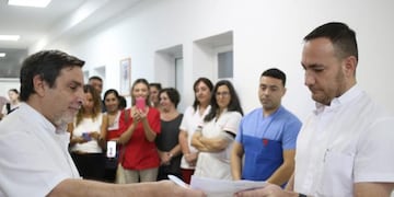 Medina Ruiz toma juramento a los nuevos directivos del Obarrio.