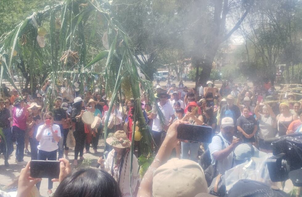 Amaicha del Valle se viste de fiesta: el Jueves de Comadres inicia el Carnaval
