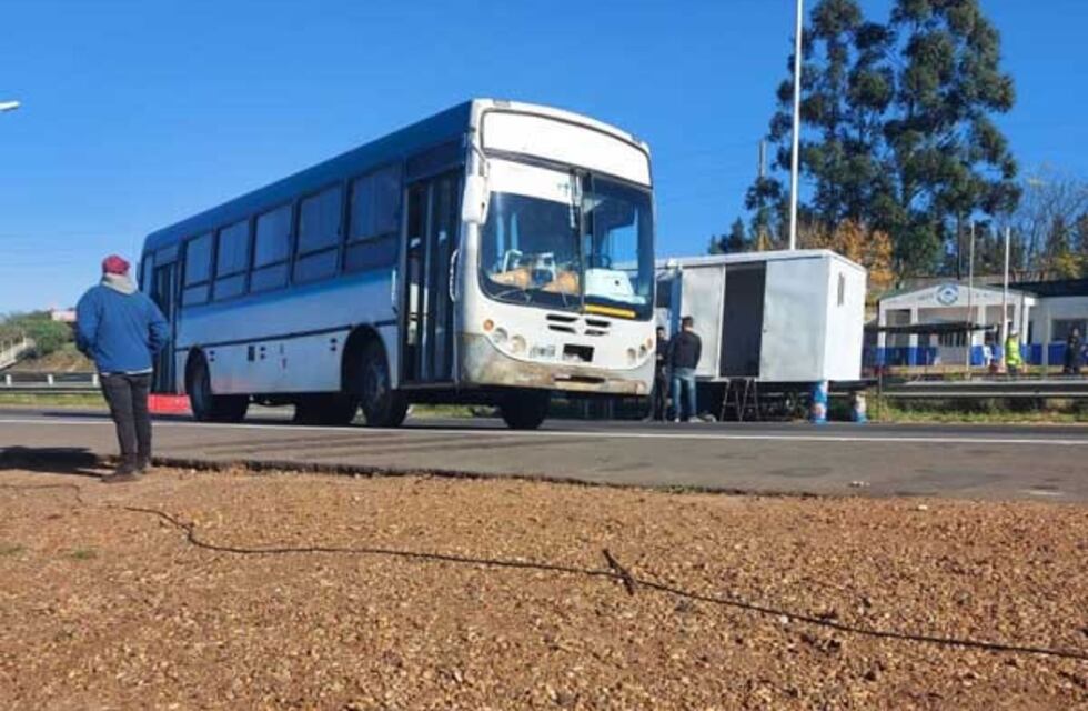 Un micro con trabajadores del citrus debió regresar a Concordia por un caso positivo de Covid
