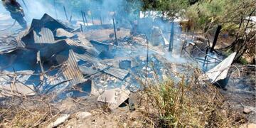El incendio en barrio Villa Urquiza.