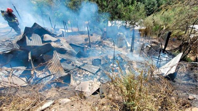 El incendio en barrio Villa Urquiza.