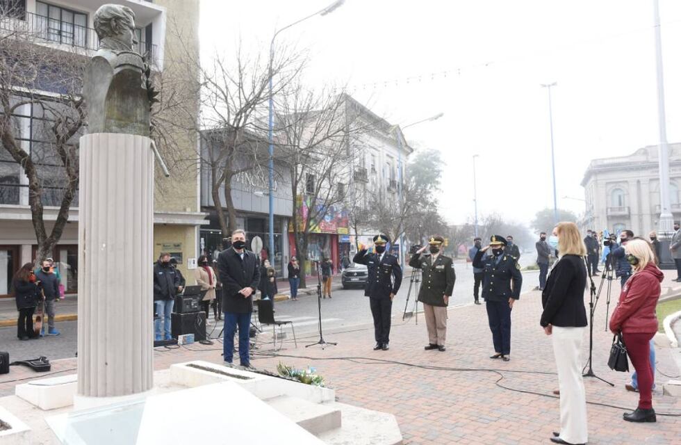 Sencillos actos por el día de la Bandera