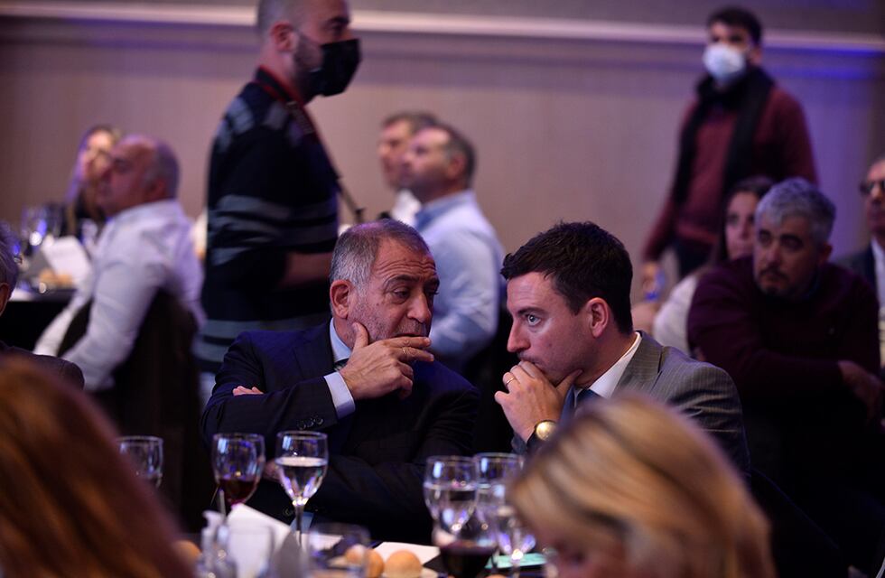 De Loredo cruzó a Llaryora por la polémica del show de Ulises Bueno y pidió la renuncia de un funcionario