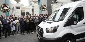 El cortejo fúnebre de Miguel Lifschitz pasó por la Biblioteca Argentina (La Capital).