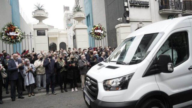El cortejo fúnebre de Miguel Lifschitz pasó por la Biblioteca Argentina (La Capital).