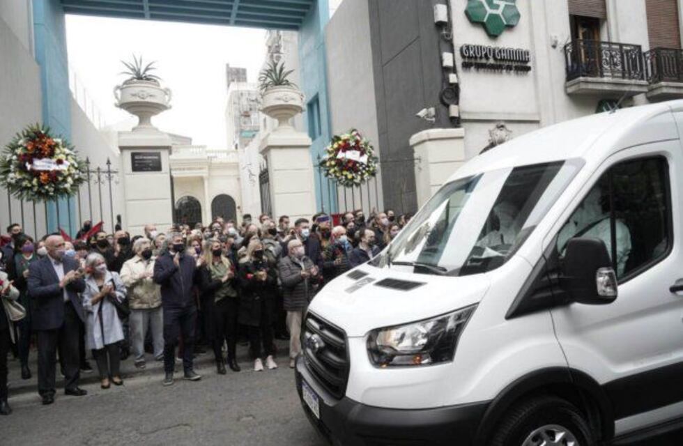 Aplausos y dolor en la despedida del cortejo fúnebre de Miguel Lifschitz