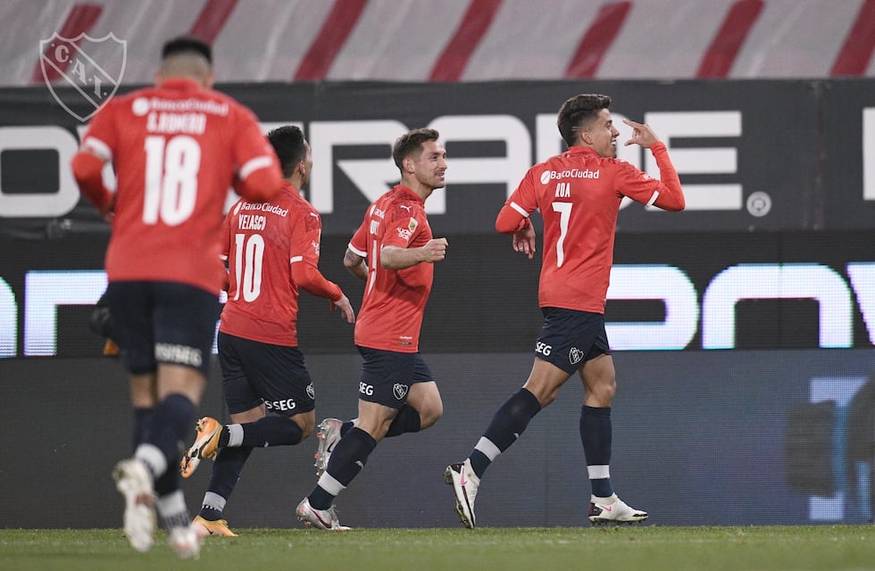 Independiente le ganó 2-0 a Patronato y trepó a lo más alto de la Liga Profesional