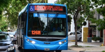 El servicio de transporte está en manos de una empresa estatal y otra privada.