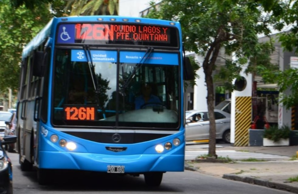 El paro de colectivos en Rosario termina  y las clases siguen suspendidas