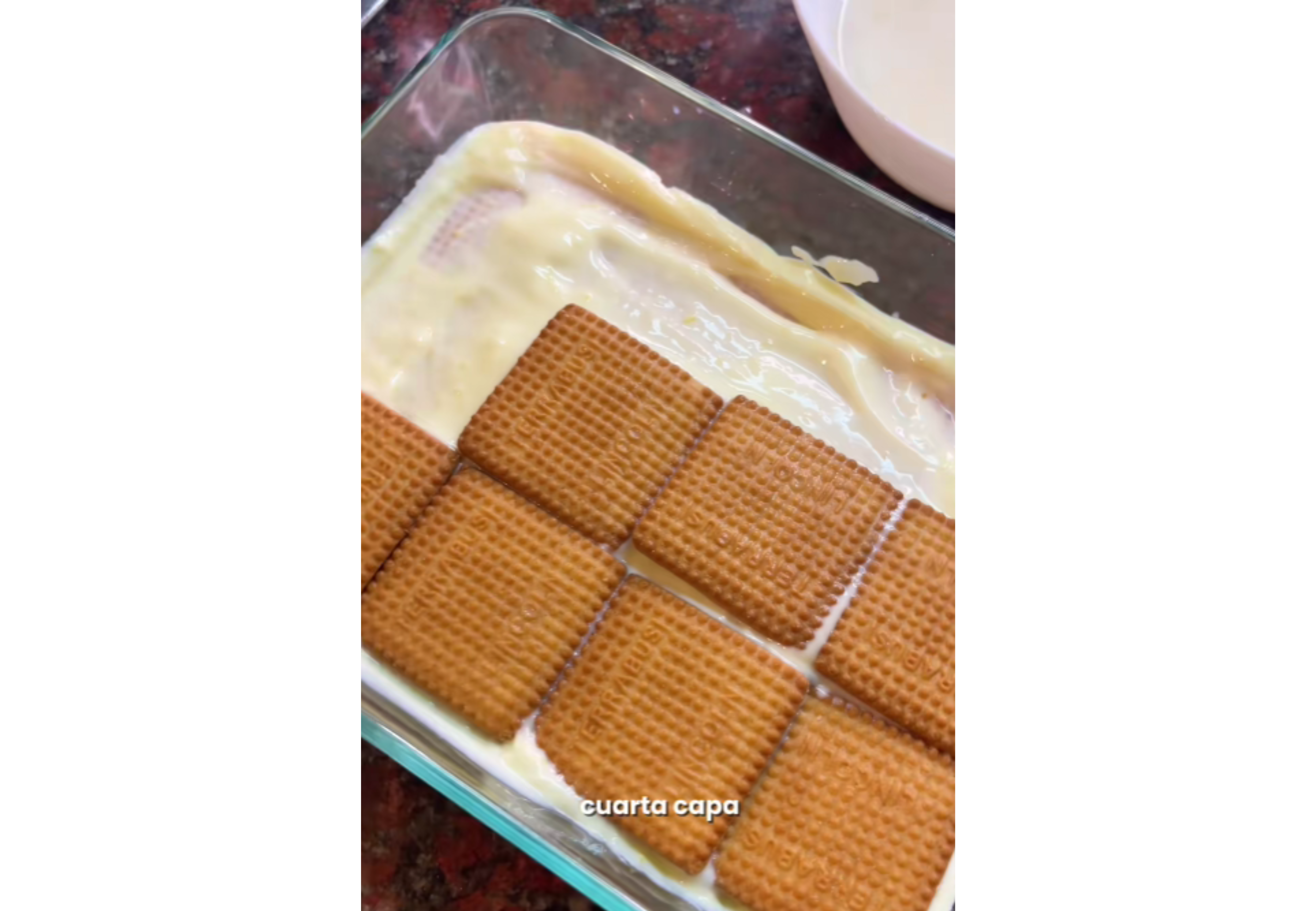 Postre estilo chocotorta de limón.