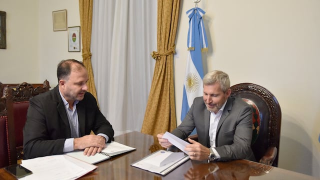 Rogelio Frigerio junto a Francisco Fiorotto intendente de Pueblo Belgrano.