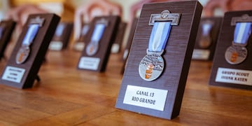 Autoridades del Centro de Veteranos de Malvinas brindaron un reconocimiento a la TV Pública Fueguina por el acompañamiento ininterrumpido a la vigilia