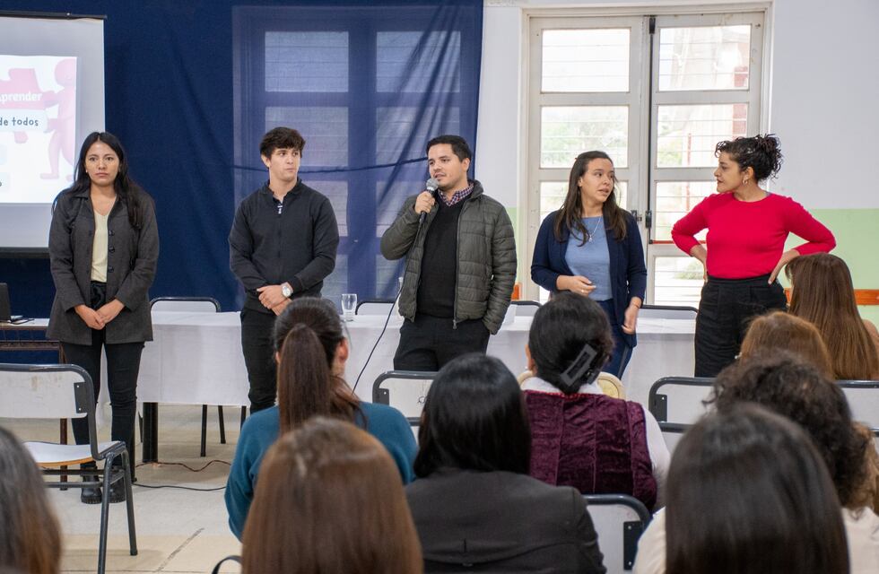 Docentes de lengua y matemática se capacitan en programación y evaluación