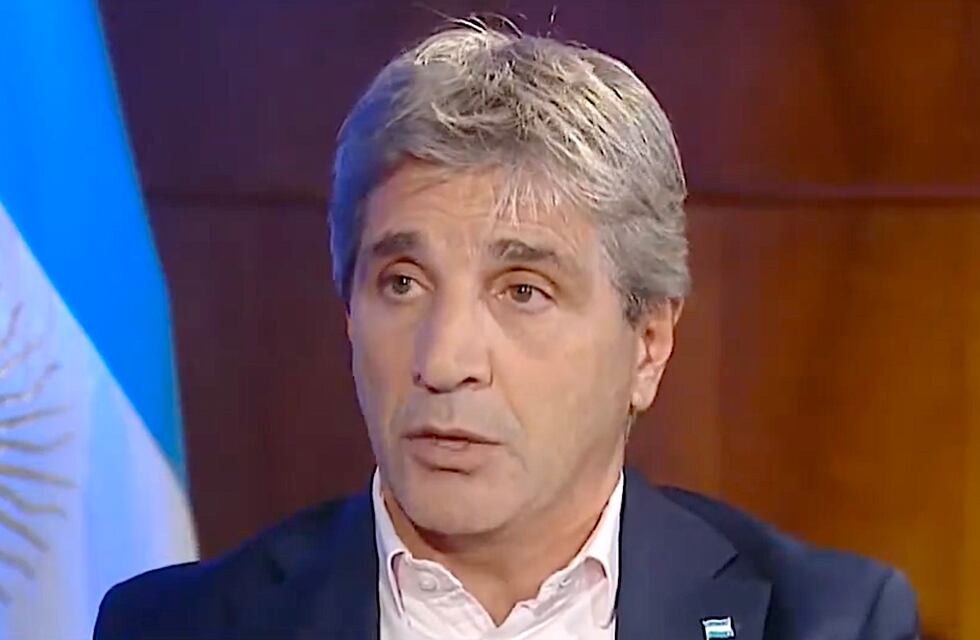 “Muchachos… el dólar no va a aumentar”, Caputo parafraseó la canción del mundial para descartar una devaluación