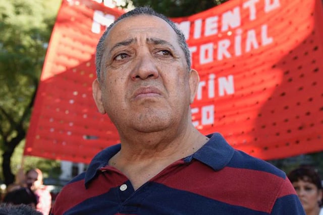 Luis D'Elía, líder piquetero; Organizaciones sociales realizan corte de la Ruta 3 en La Matanza contra el DNU y la ley “Bases”. Foto: La Voz