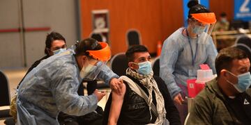 vacunan a jóvenes
centro de vacunación contra covid-19 en el CCC Centro de Convenciones Córdoba. 
(Pedro Castillo/La Voz)