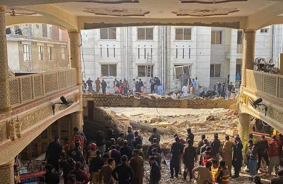 Pakistán: al menos 61 muertos y 60 heridos tras un ataque suicida a una mezquita
