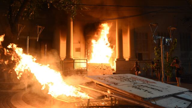 Desde el Gobierno calculan que los daños totales superan los 55 millones de pesos, y analizarán videos para identificar y denunciar a los violentos. Foto: Mariana Villa / Los Andes.