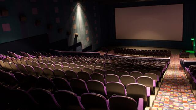 Con tapabocas y declaración jurada previa, se podrá volver a disfrutar del cine. (Foto: Archivo)