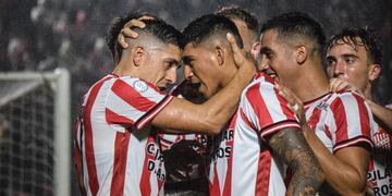 San Martín de Tucumán derrotó a Independiente Rivadavia 2-0 y es escolta de Belgrano de Córdoba en la Primera Nacional.