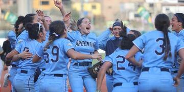 Con dos tucumanas, la Selección Argentina de Sóftbol femenino se consagró en el Sudamericano en Perú