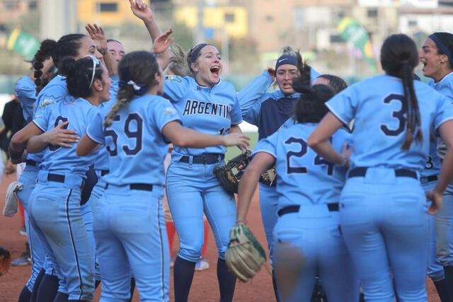 Con dos tucumanas, la Selección Argentina de Sóftbol femenino se consagró en el Sudamericano en Perú