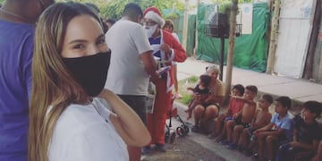 Carla Conte visitó comedores y merenderos de diferentes barrios del Gran Mendoza para llevar juguetes. (Instagram/ @carlacontezimmermann)