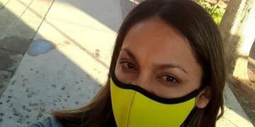La mujer está acusada de corrupción de menores.