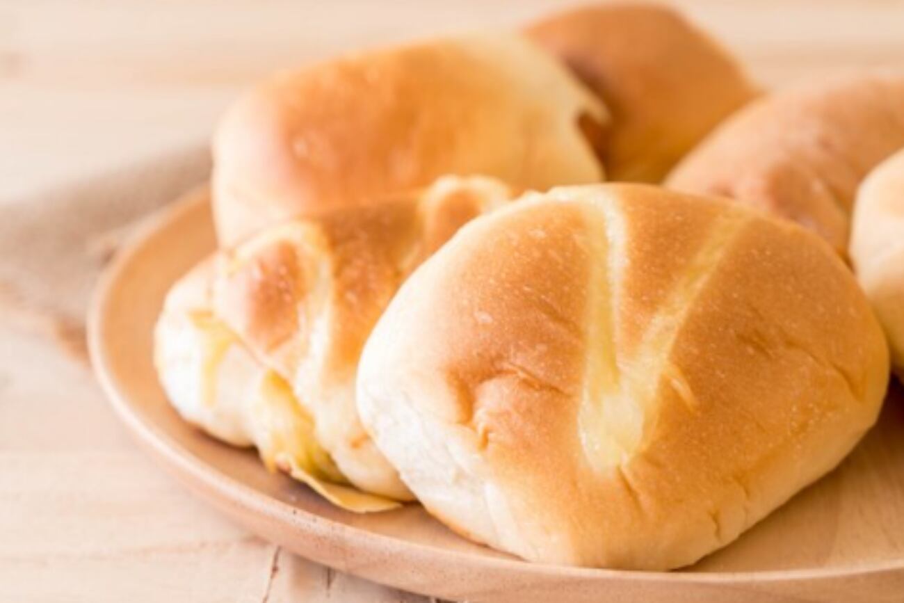 Una receta rica y fácil: el paso a paso para preparar el mejor pan de cebolla