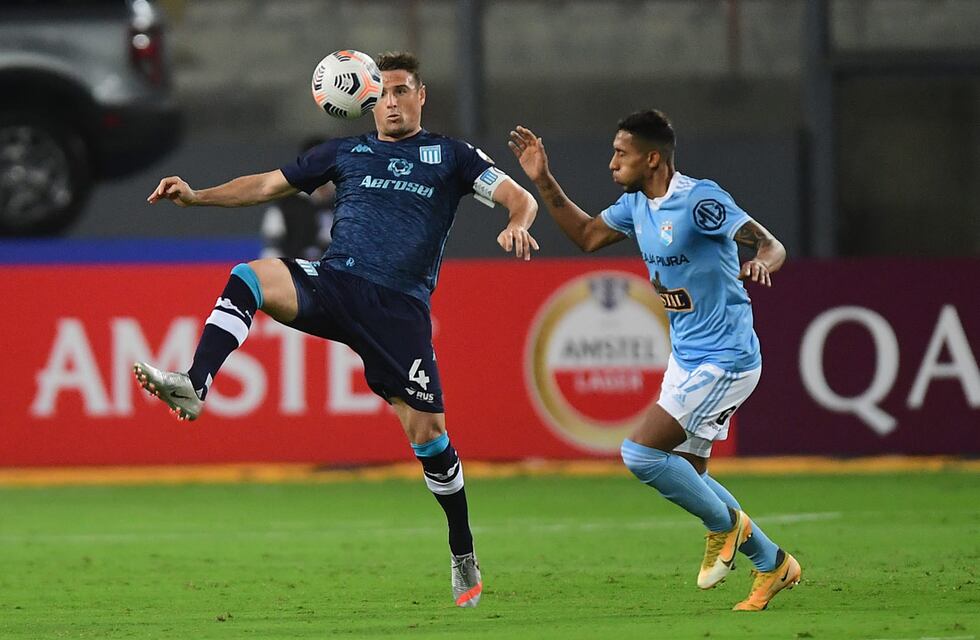 Copa Libertadores: Pizzi movió el banco y Racing ganó 2-0 en Perú