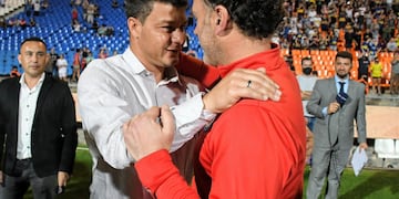 Sebastián Battaglia bromeó con el episodio con Riquelme en el vestuario tras el pase a la final de la Copa Argentina.