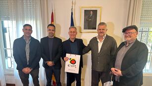 El Cónsul de españa junto a las autoridades de Villa Carlos Paz.