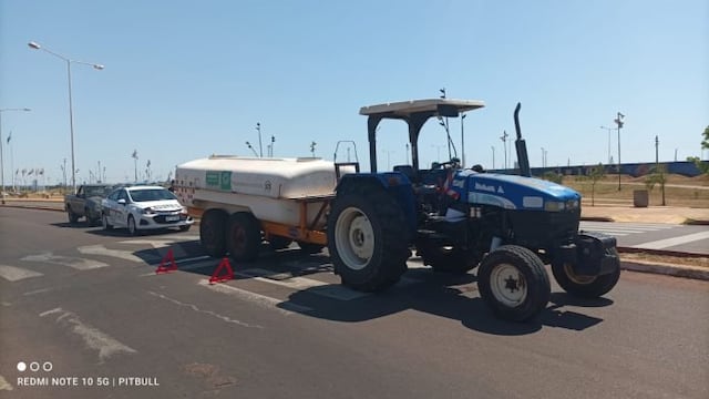 Un hombre resultó herido luego de quedar atrapado entre un tanque de agua y un tractor en la costanera de Posadas.
